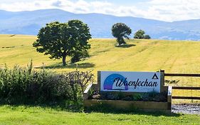 Waenfechan Glamping With Hot Tubs